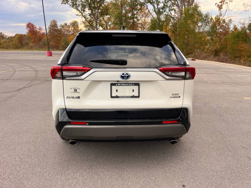 2019 Toyota RAV4 XSE photo 4