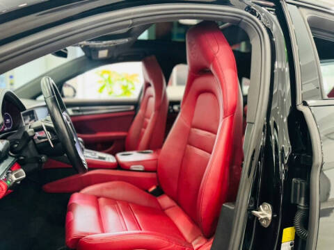 2022 Porsche Panamera 4 Platinum Edition