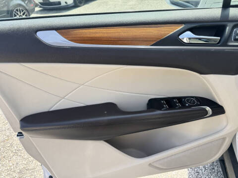 2019 Lincoln MKC Select