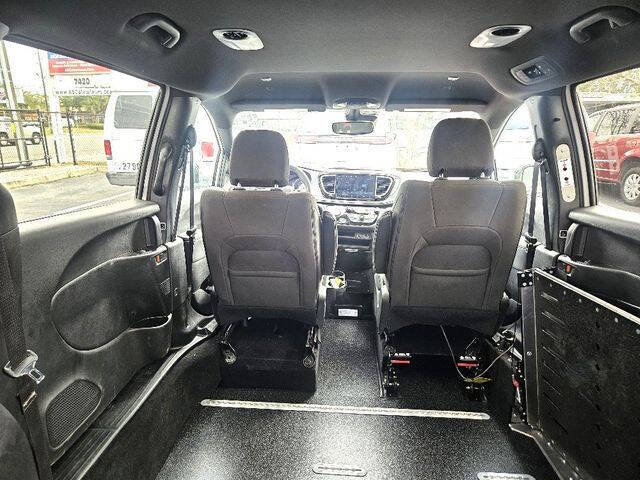 2024 Chrysler Pacifica Touring