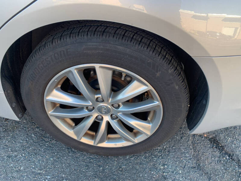 2015 Infiniti Q50 Premium