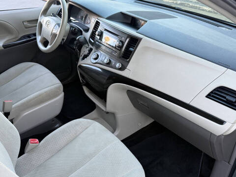 2012 Toyota Sienna Base 7-Passenger