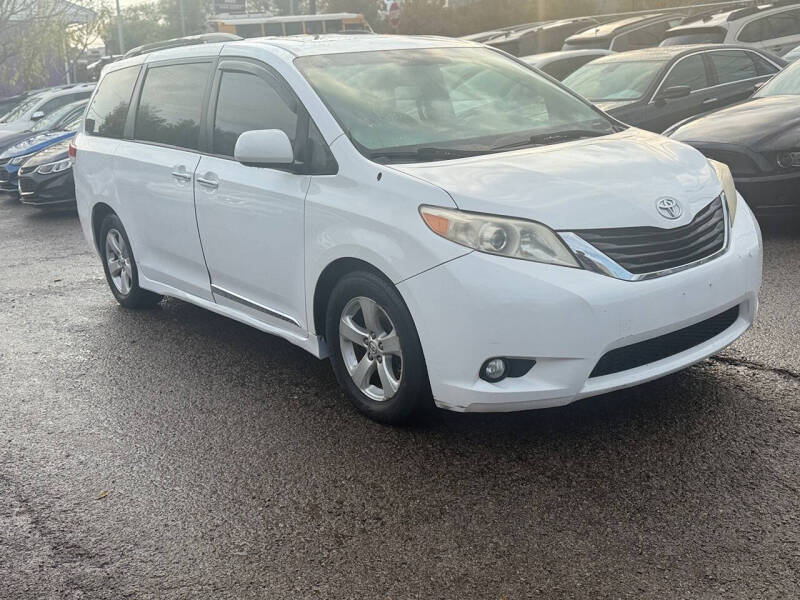 2013 Toyota Sienna XLE 8-Passenger
