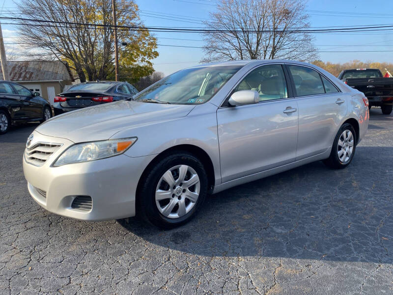 2011 Toyota Camry LE photo 2