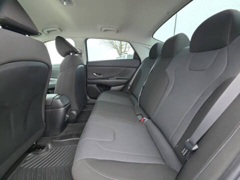 2024 Hyundai Elantra SE