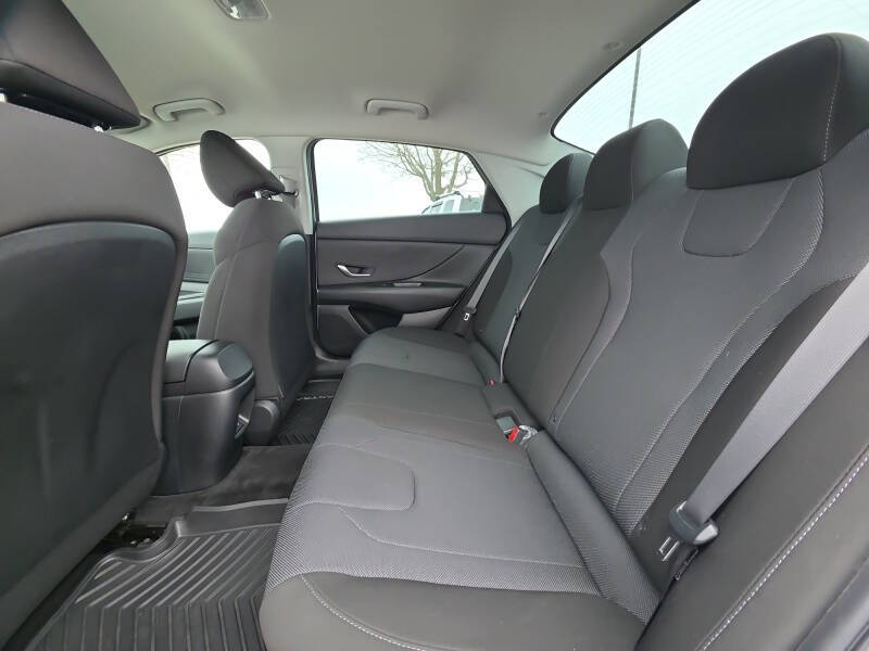 2024 Hyundai Elantra SE