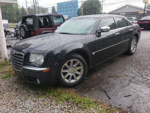 2005 Chrysler 300 for sale at MEDINA WHOLESALE LLC in Wadsworth OH
