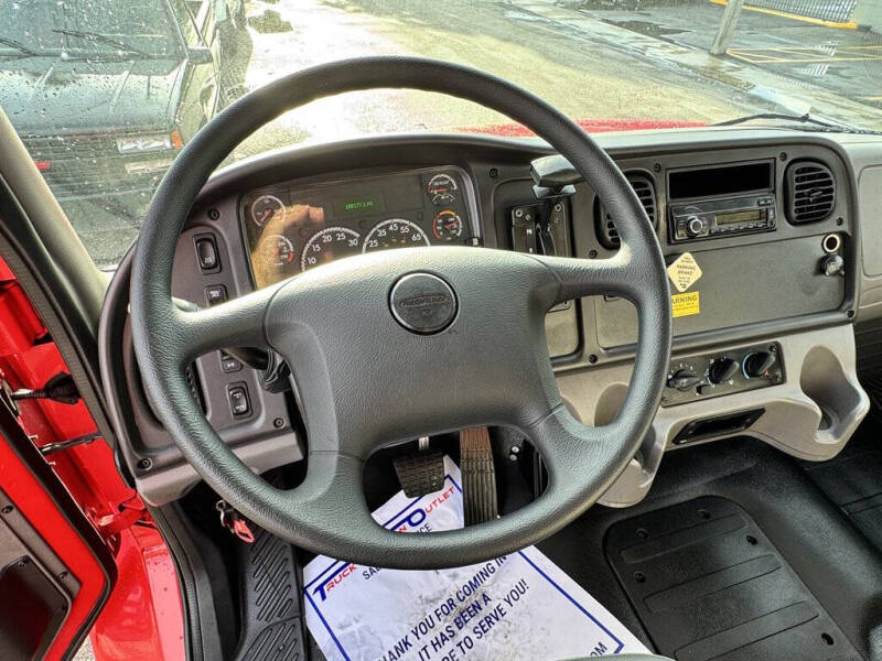 2017 Freightliner M2 106