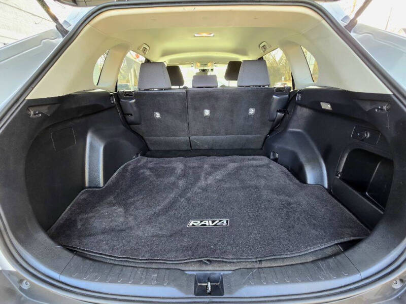 2020 Toyota RAV4 Hybrid XLE