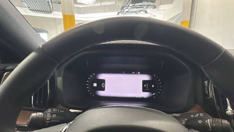 2023 Volvo XC60 B5 Plus Dark Theme