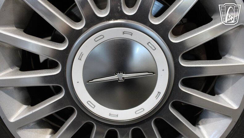 2004 Ford Thunderbird Deluxe