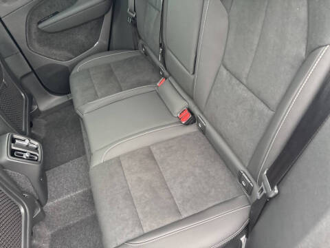 2026 Volvo XC40 B5 Ultra Black Edition