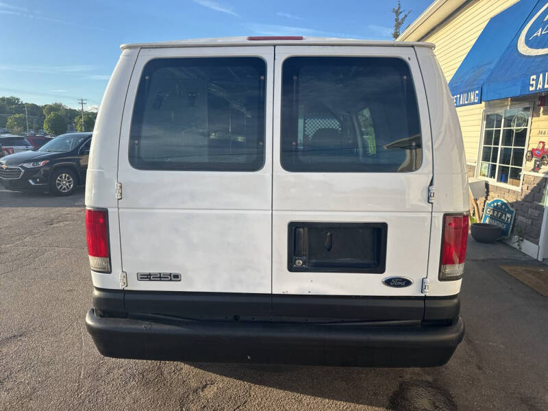 2005 Ford E-Series E-250
