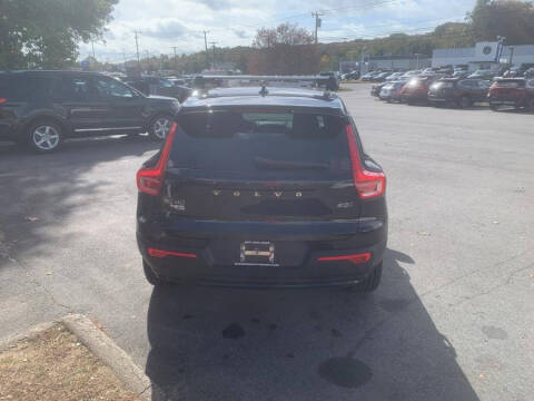 2023 Volvo XC40 B5 Plus Dark Theme