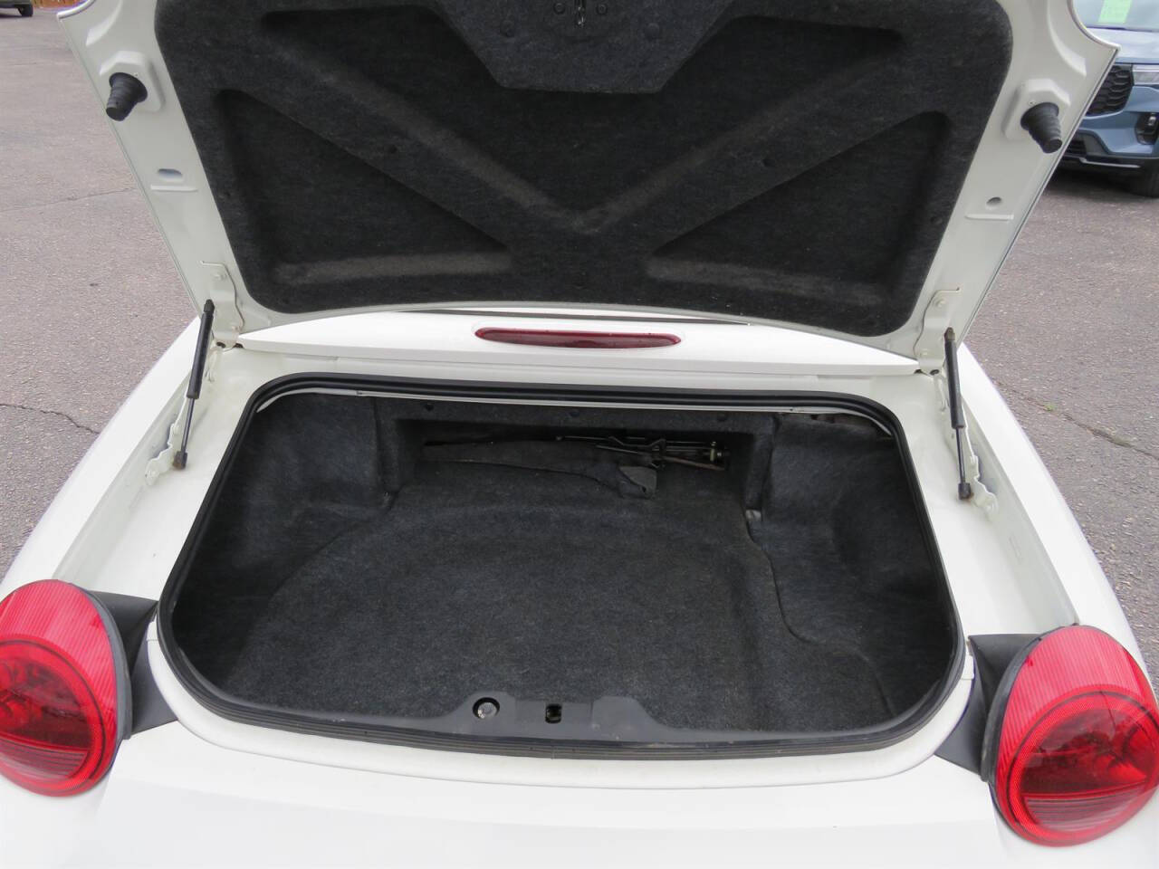 White 2002 Ford Thunderbird Deluxe Convertible Deluxe 2dr Convertible 19