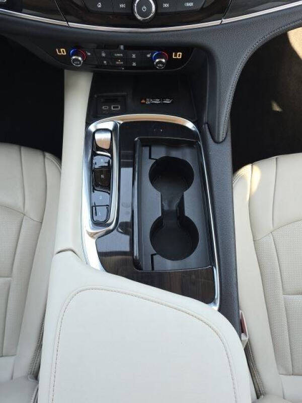 2022 Buick Enclave Essence