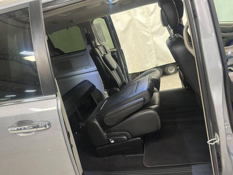 2015 Chrysler Town and Country Touring