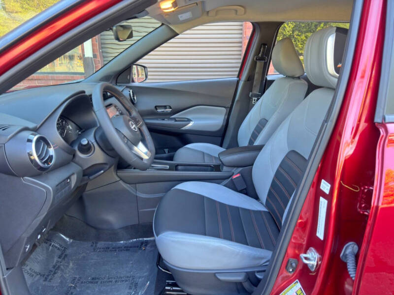 2023 Nissan Kicks SR