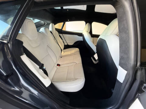 2022 Tesla Model S Plaid