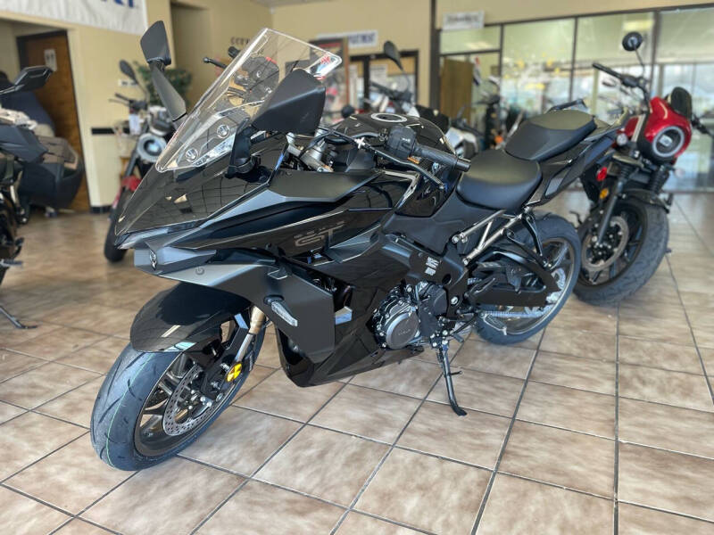 2024 Suzuki GSX-S1000GT