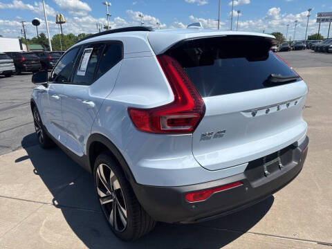 2024 Volvo XC40 B5 Plus Dark Theme