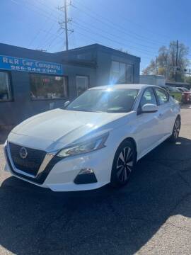 2021 Nissan Altima for sale at R&R Car Company in Mount Clemens MI