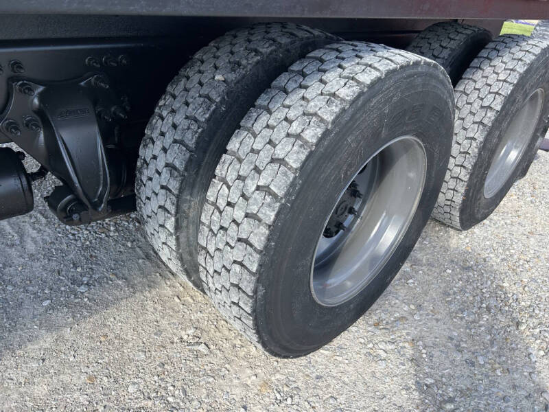 2017 Freightliner M2106 Truck