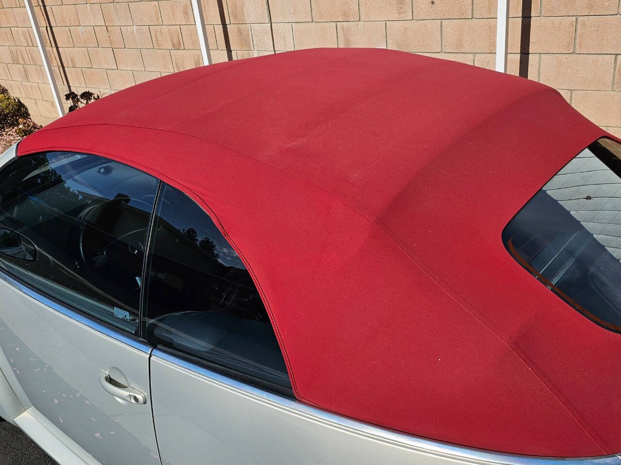 2009 Volkswagen New Beetle Convertible 11