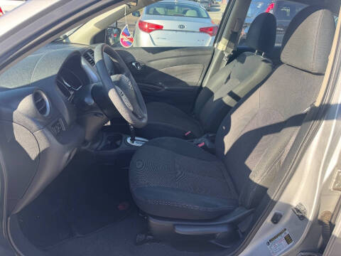 2015 Nissan Versa 1.6 SV