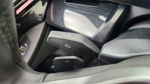 2025 BMW 5 Series 530i