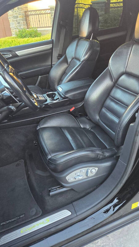 2017 Porsche Cayenne S E-Hybrid Platinum Edition
