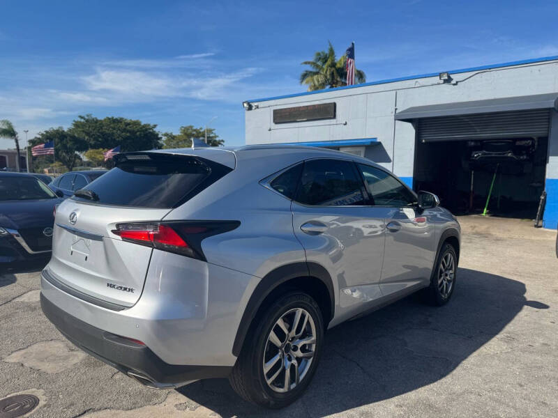 2015 Lexus NX 200t photo 4