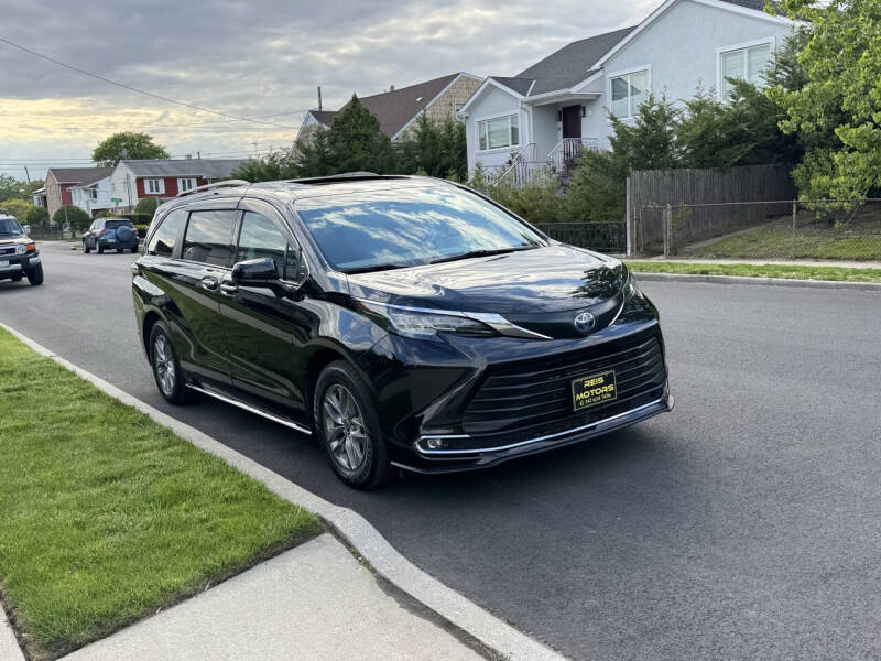 2022 Toyota Sienna XLE 8-Passenger
