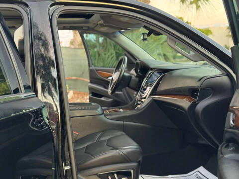 2017 Cadillac Escalade ESV Luxury