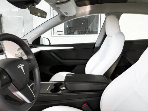 2025 Tesla Model Y Performance