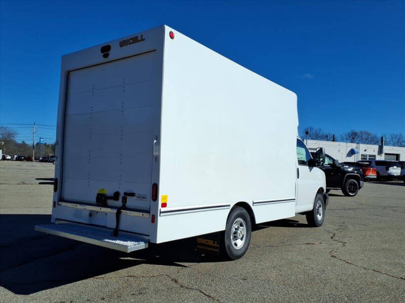 2025 Chevrolet Express 3500