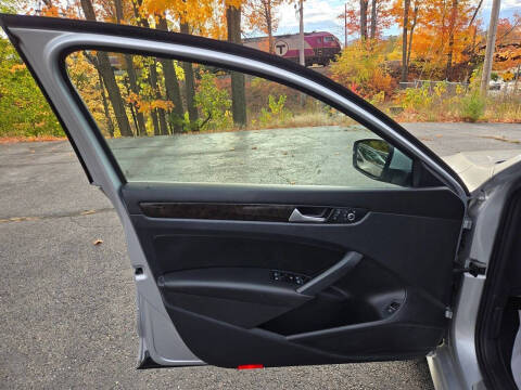 2014 Volkswagen Passat 1.8T SEL Premium PZEV