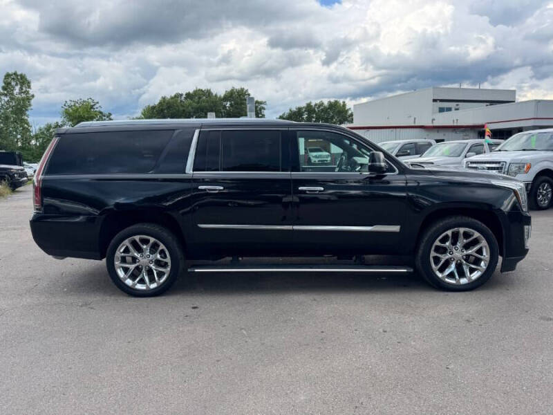 2017 Cadillac Escalade ESV Platinum