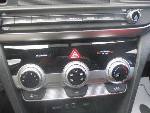 2019 Hyundai Elantra SE