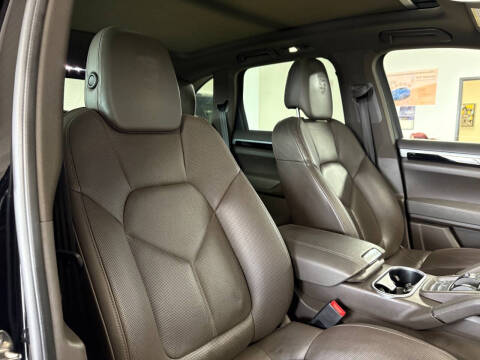 2017 Porsche Cayenne Platinum Edition