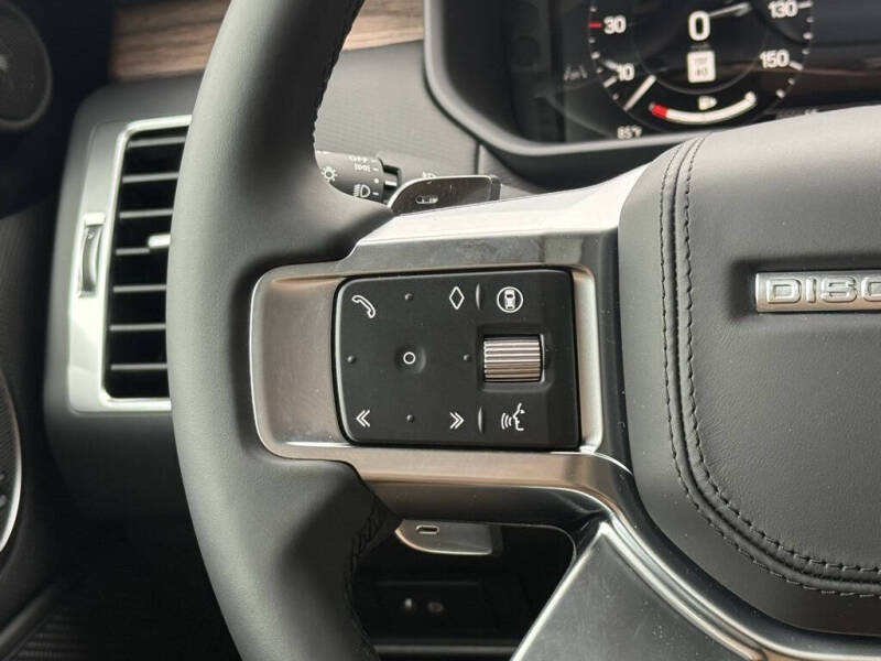 2025 Land Rover Discovery P300 Dynamic SE