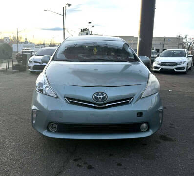 2013 Toyota Prius v Five