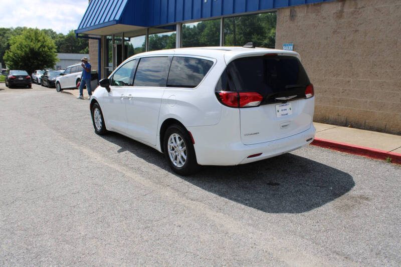 2024 Chrysler Voyager LX