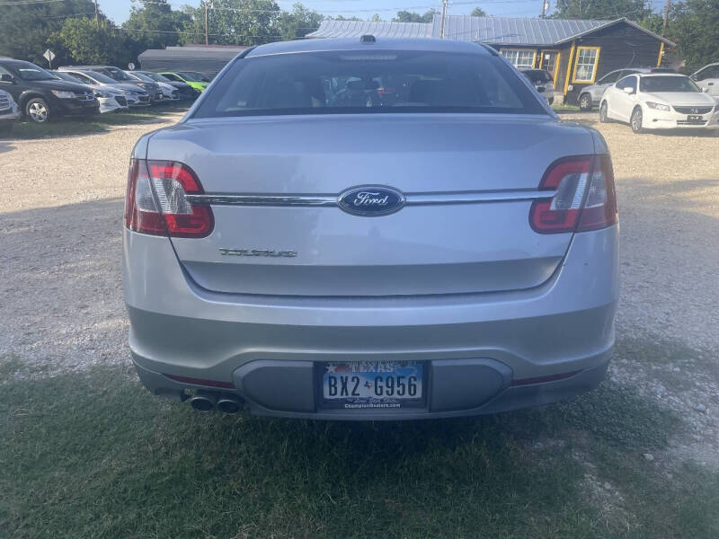 2010 Ford Taurus SE