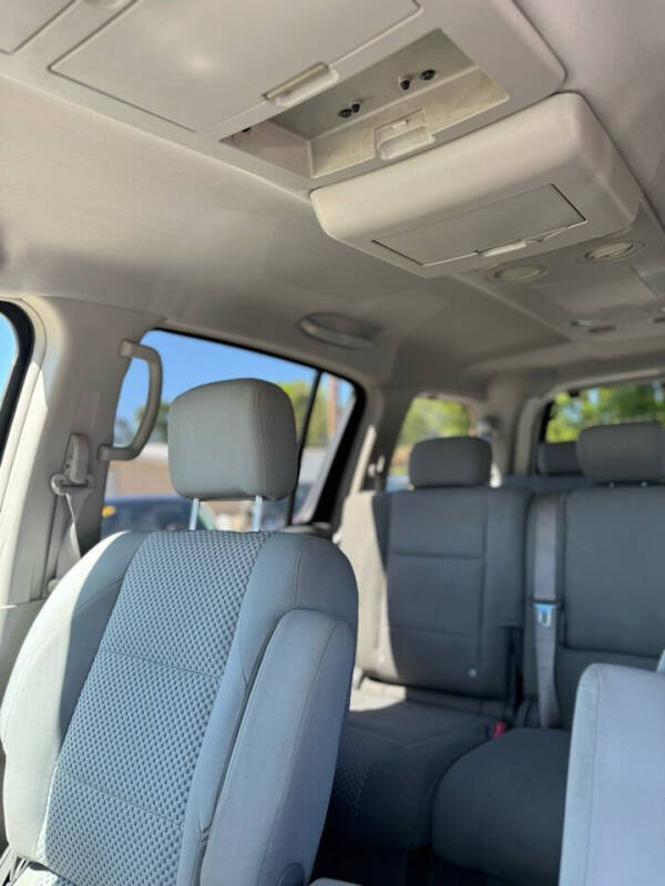 2004 Nissan Armada LE