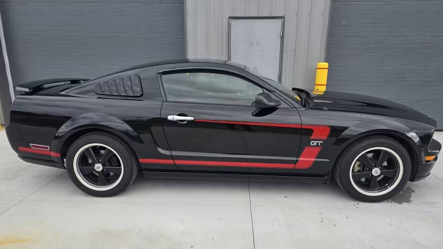 2008 Ford Mustang 2