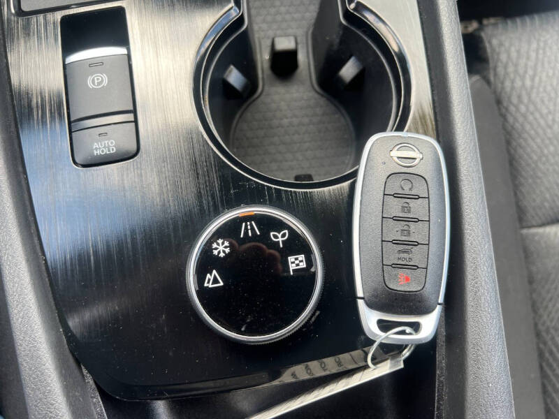 2025 Nissan Rogue SV