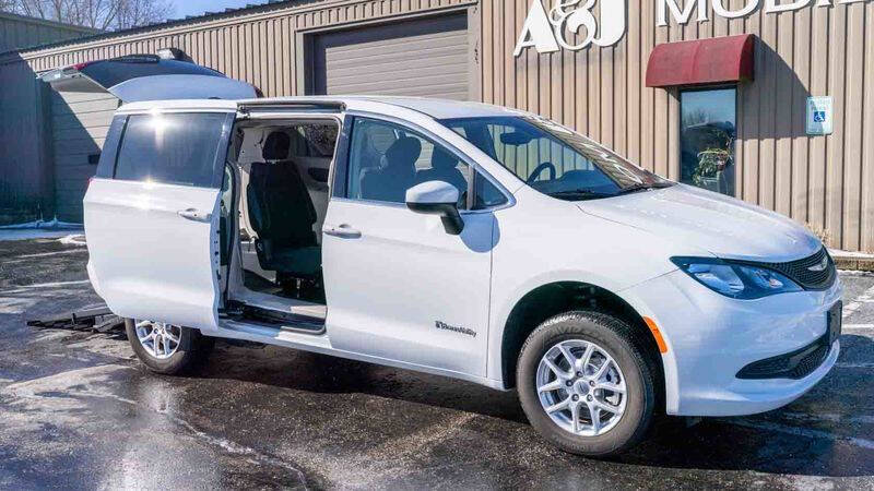 2023 Chrysler Voyager LX