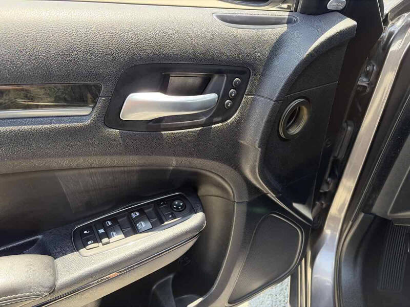 2013 Chrysler 300 C