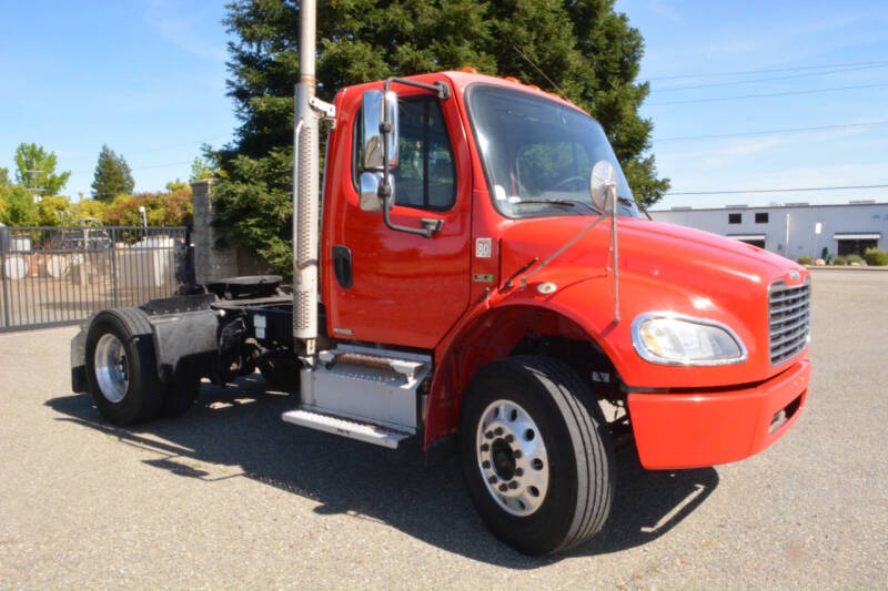 2012 Freightliner M2 106